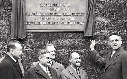 Unveiling of plaque on 12/2/47 during the fifth anniversary of the first self sustaining chain reaction